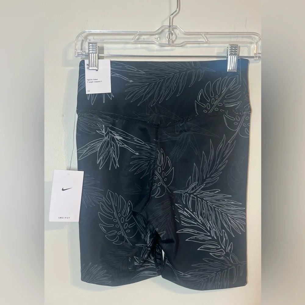 Nike One Women's Black Leaf Print Shorts, sz Small